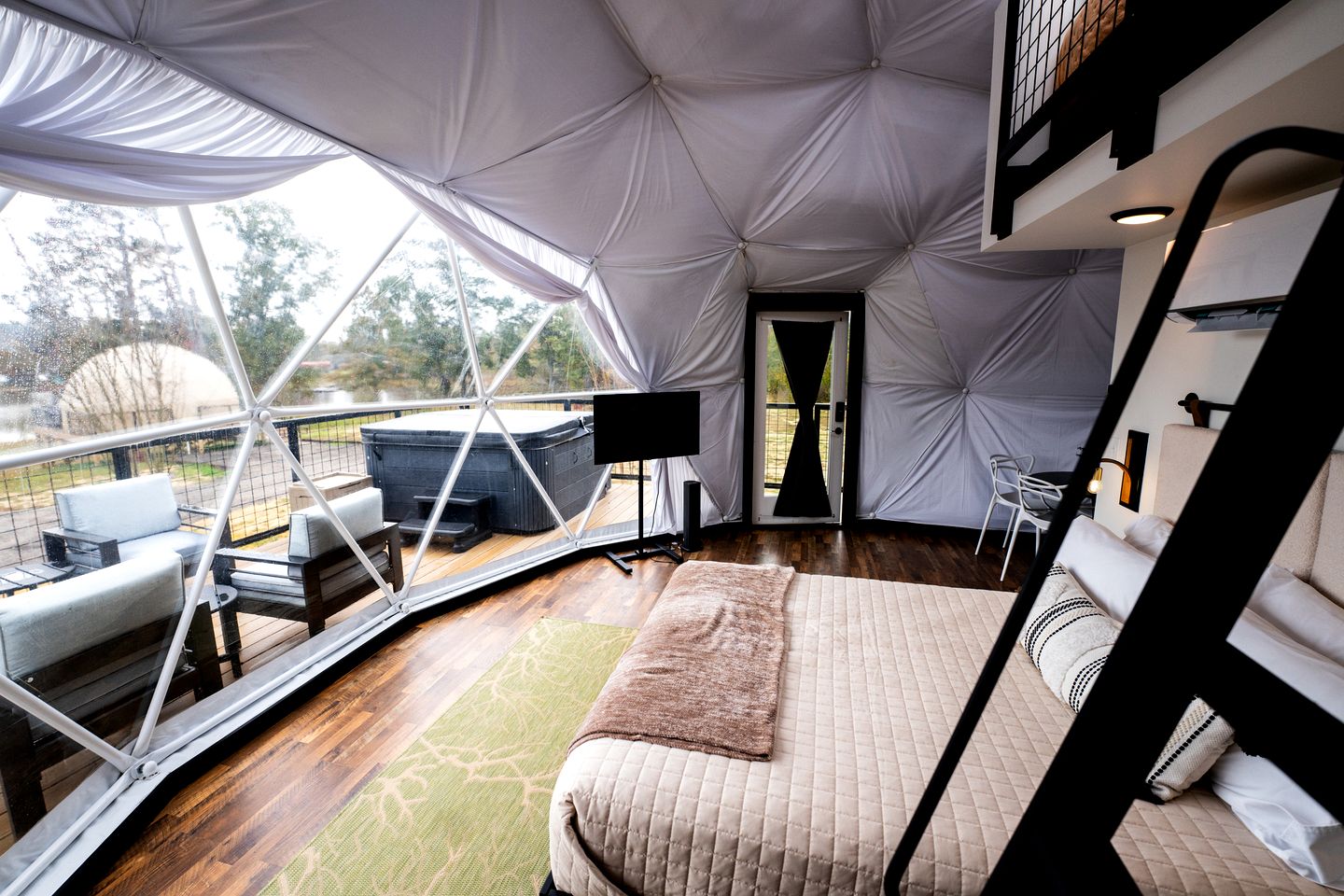 Inviting Dome with Panoramic Views in Cedar Bluff, Alabama