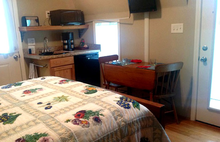 Cabins (Waelder, Texas, United States)