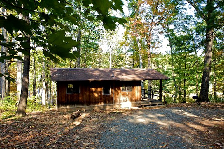 Cabins (Crozet, Virginia, United States)
