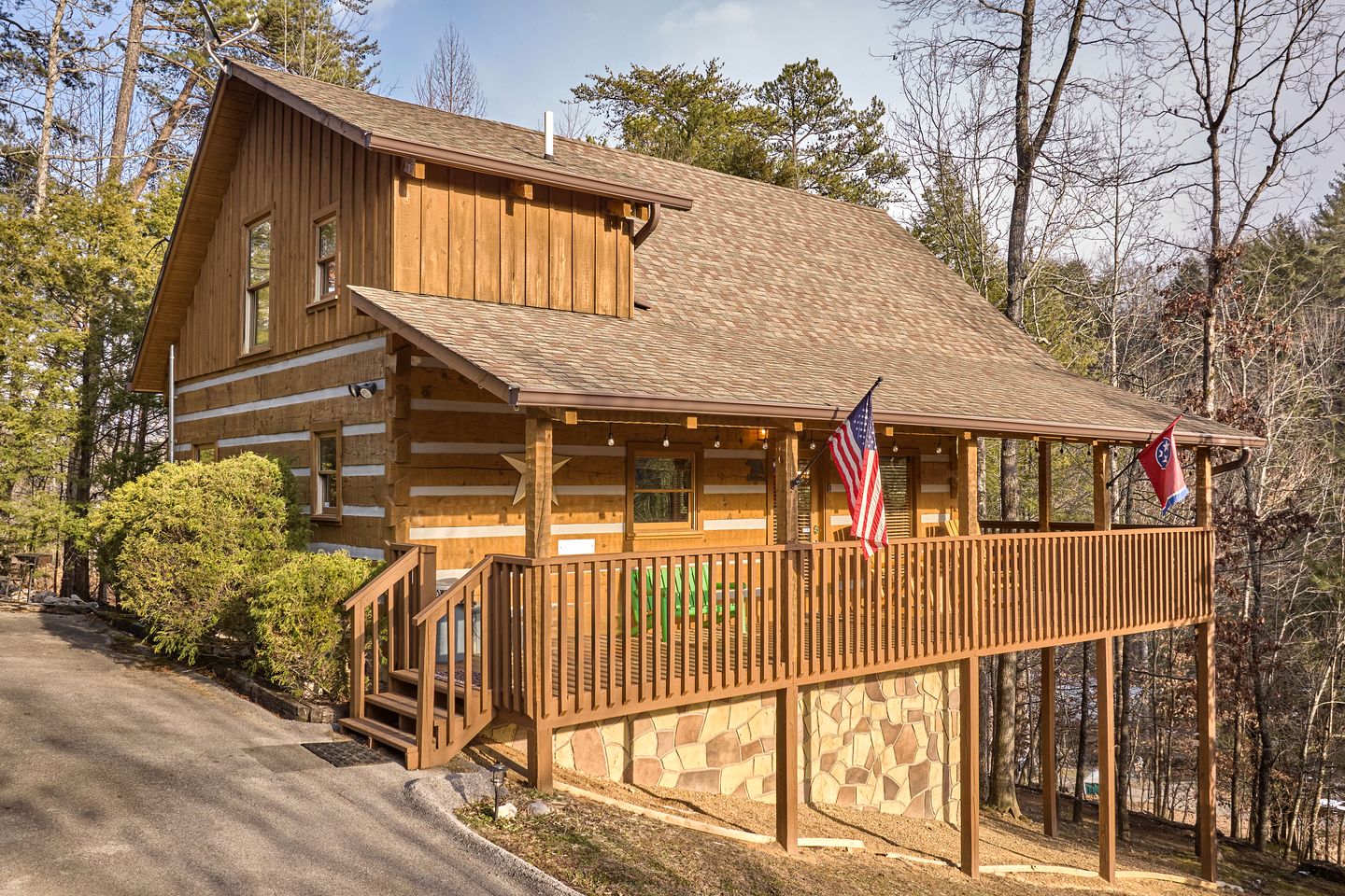 Cozy Cabin with Hot Tub and Pool Table in Pigeon Forge, Tennessee