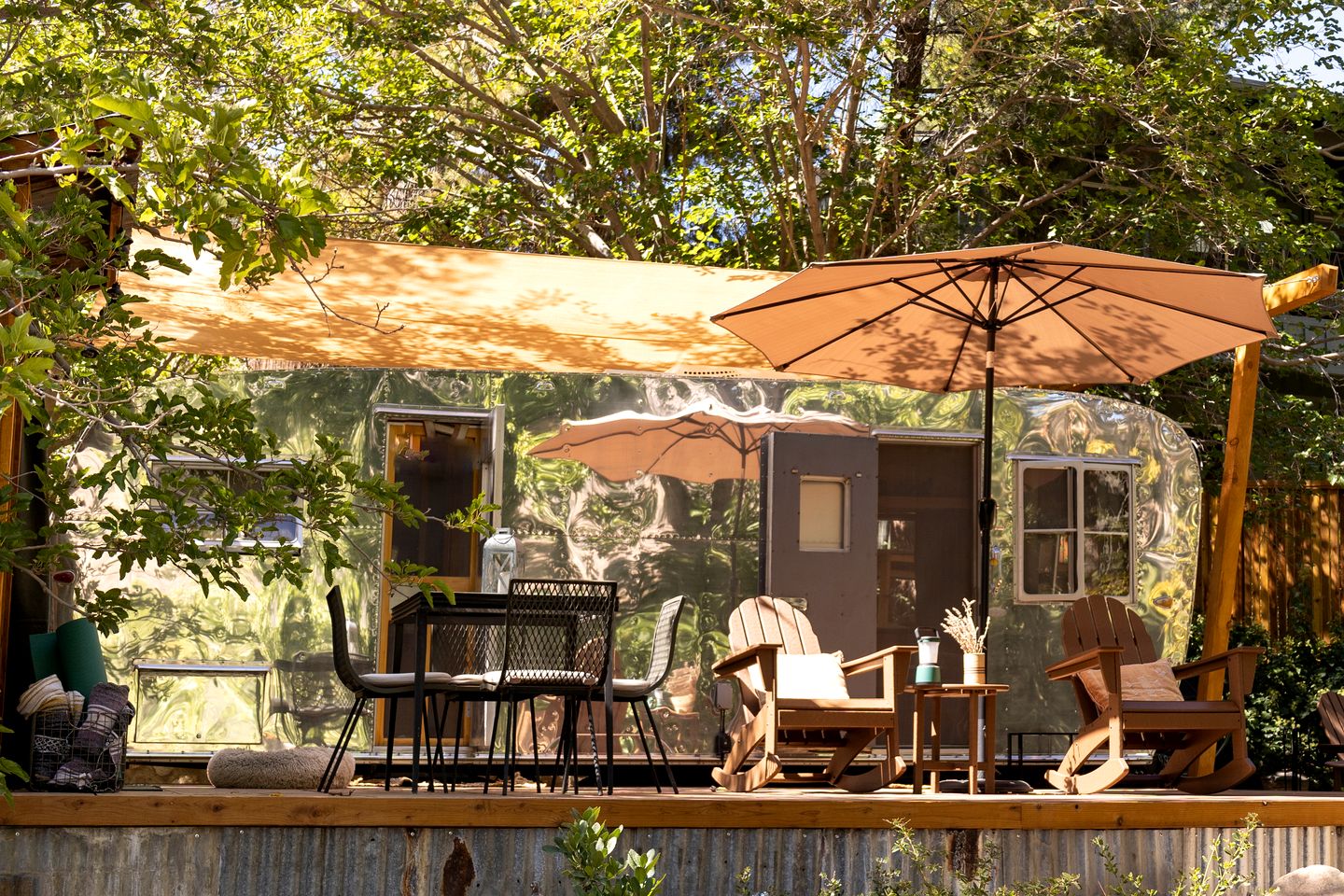 Vintage Riverfront Glamping in a Boles Trailer – Hot Tub & Private River Access Near Kernville, CA