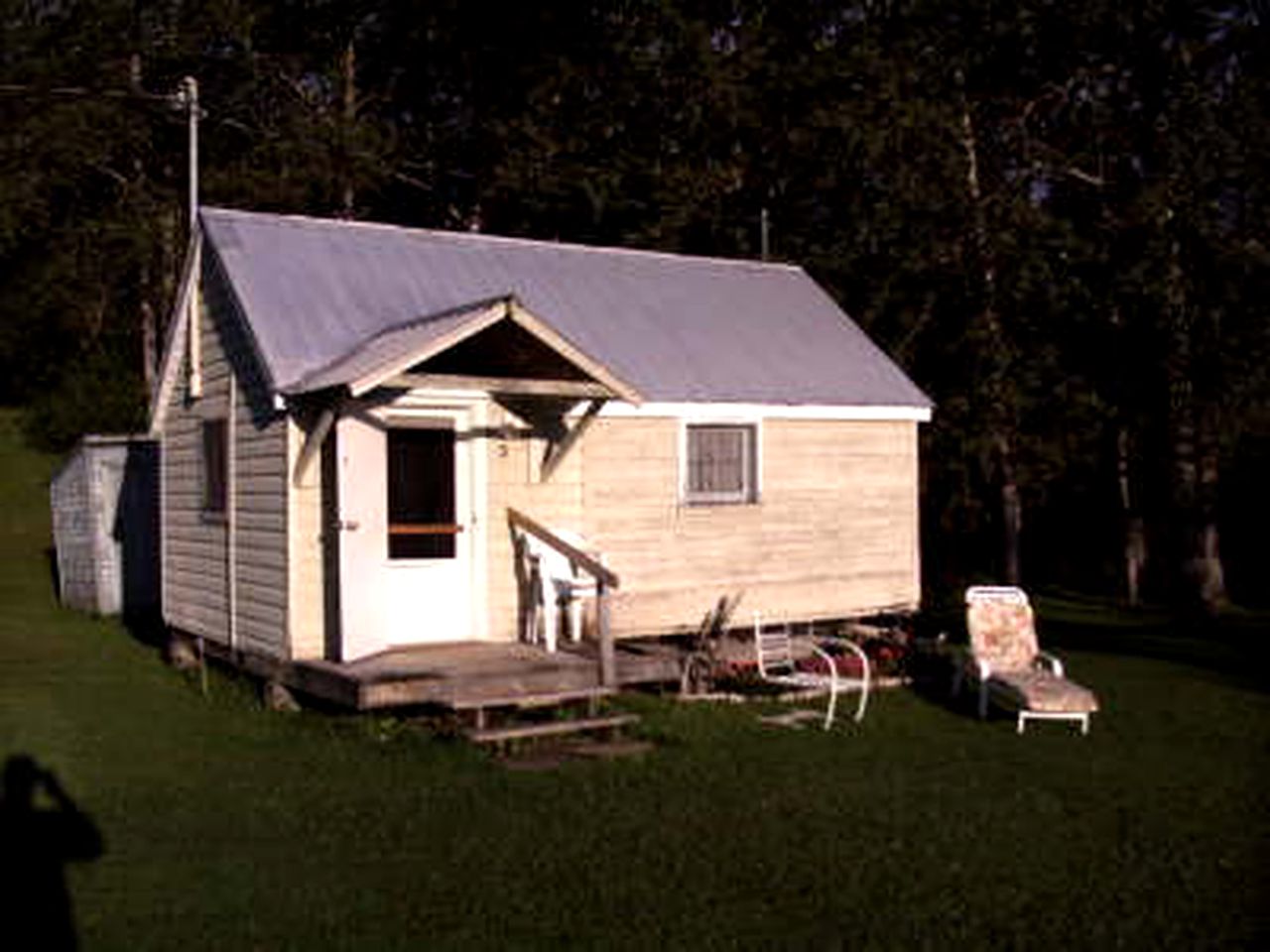 Cottages (Charlton, Ontario, Canada)