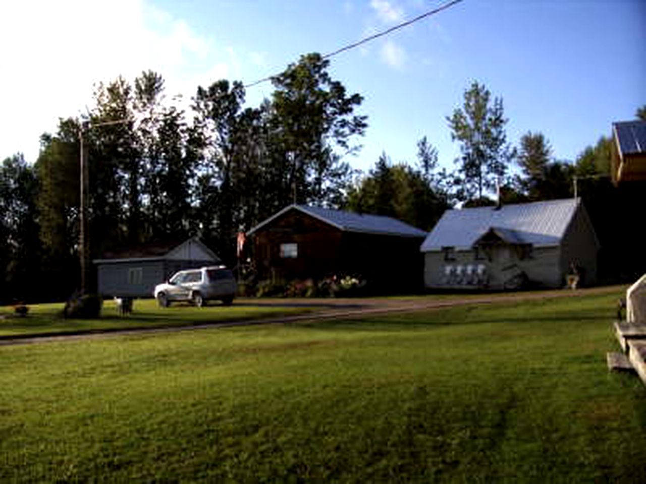 Cottages (Charlton, Ontario, Canada)