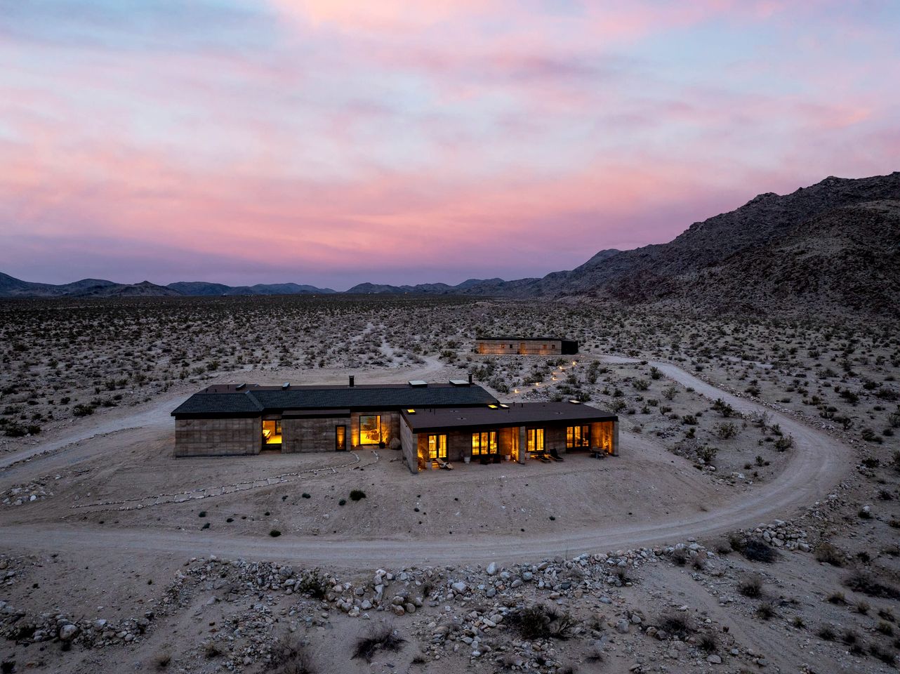 Elegant and Luxury Oasis in the Yucca Valley Desert, near Joshua Tree National Park