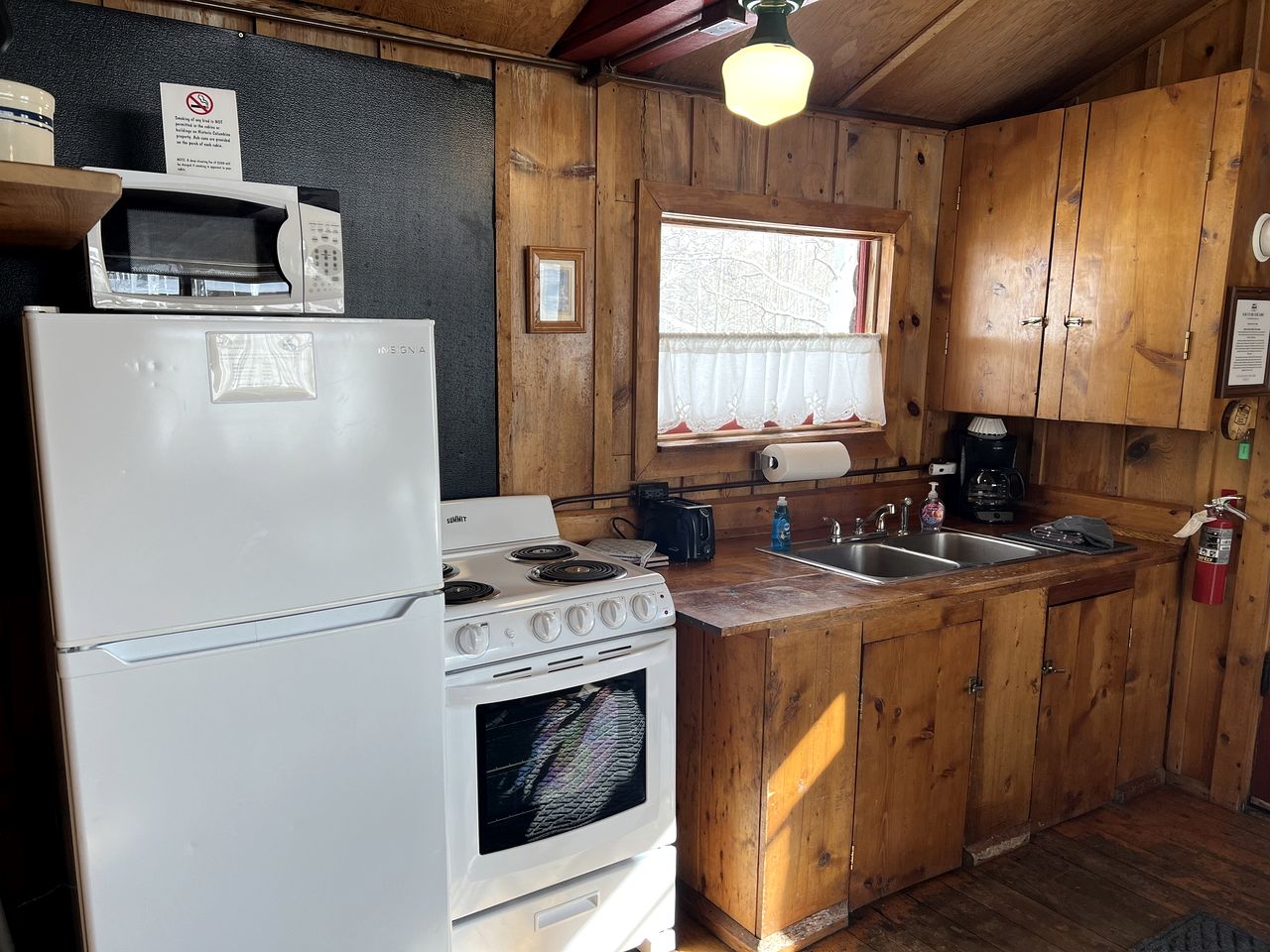 Delightful Cabin Rental Surrounded by Mountains in Clark, Colorado