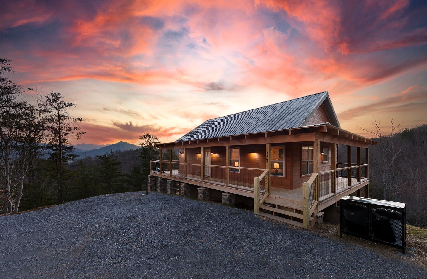 Splendid Luminous Cabin with Spa and Fire Pit in Sevierville, Tennessee