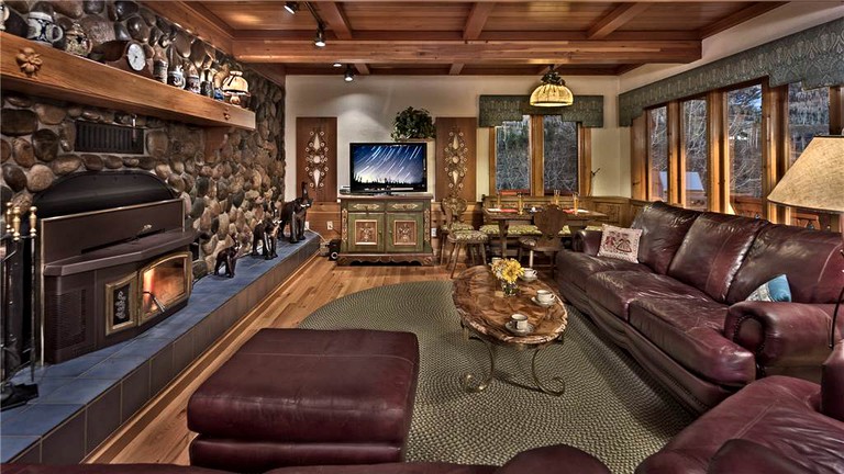 Cabins (Steamboat, Colorado, United States)