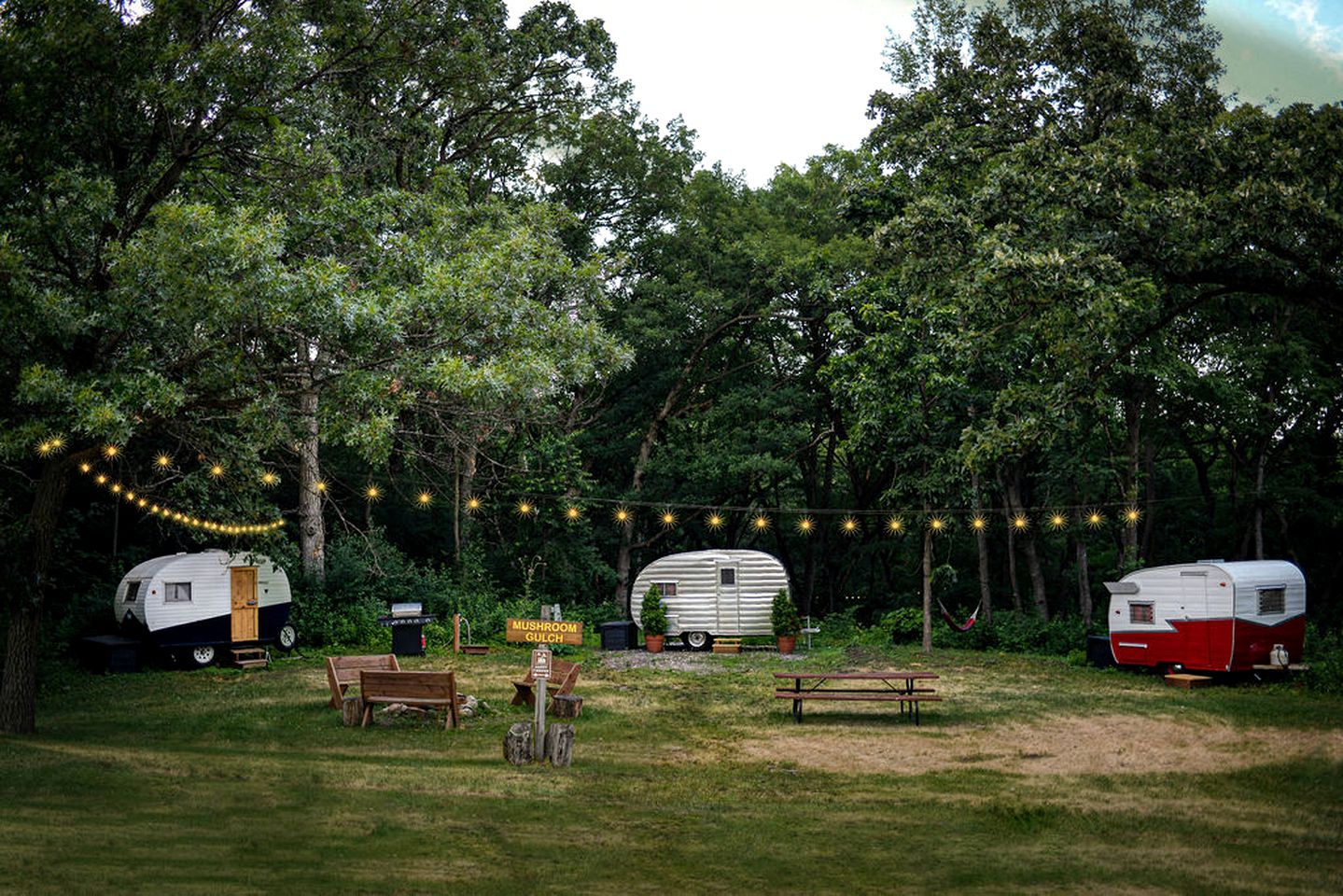 Three Cute Vintage Trailers on a Wonderful Site for a Fantastic Group Escape in Nature in Troy, Wisconsin