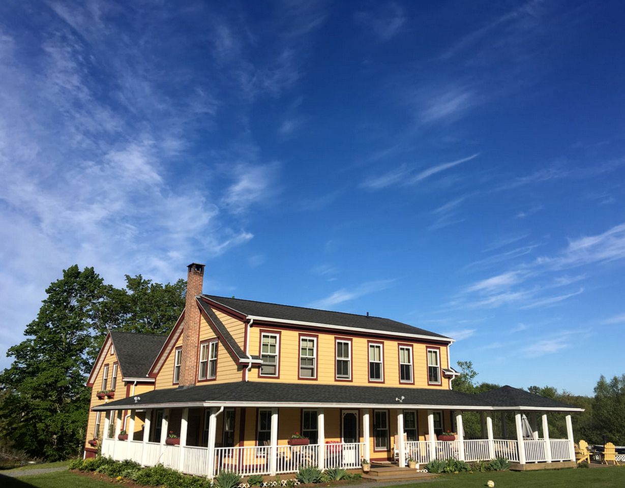 Cottages (Newport, Nova Scotia, Canada)