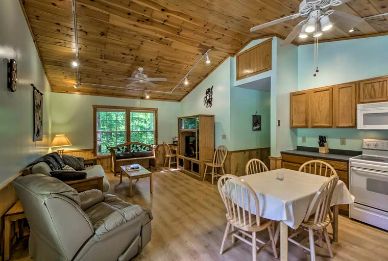 Cabins (Bryson City, North Carolina, United States)