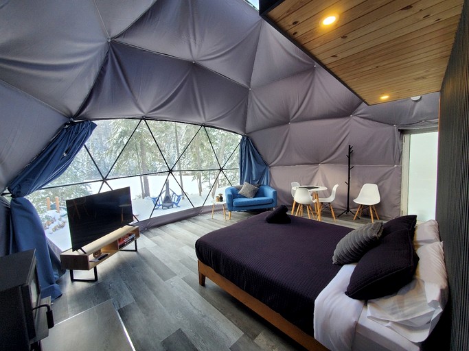 Domes (Canada, Matawinie, Quebec)