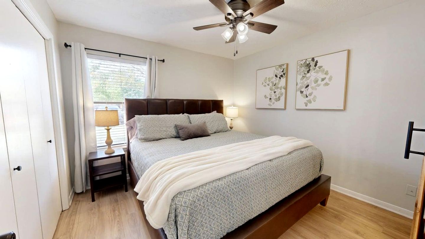 Modern Escape with Designer Touches & Relaxing Lounge in College Station, Texas