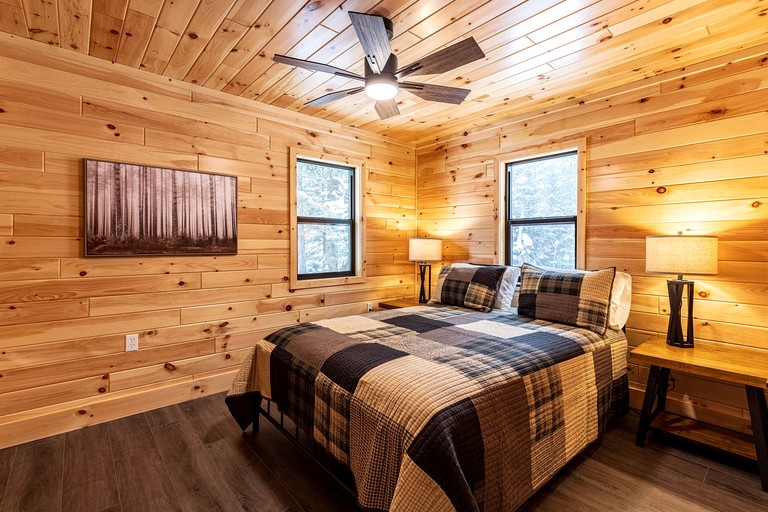 Cabins (United States of America, Paradise, Michigan)