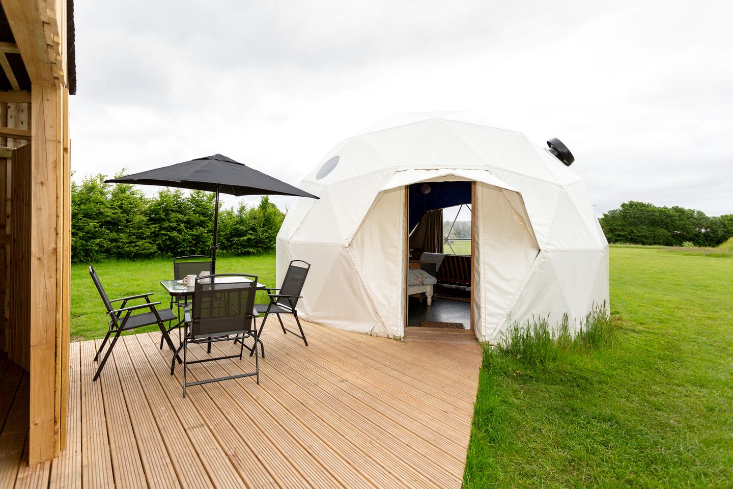 Fully Equipped Geodesic Dome with a Kitchenette near Limestone Cliffs of Brean Down, England