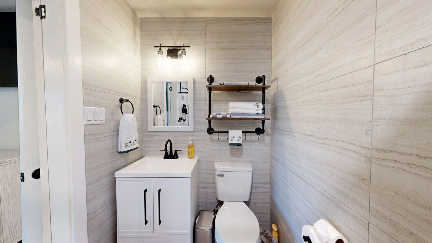 Modern Hideaway with Fresh Renovation and Inviting Vibe in College Station, Texas