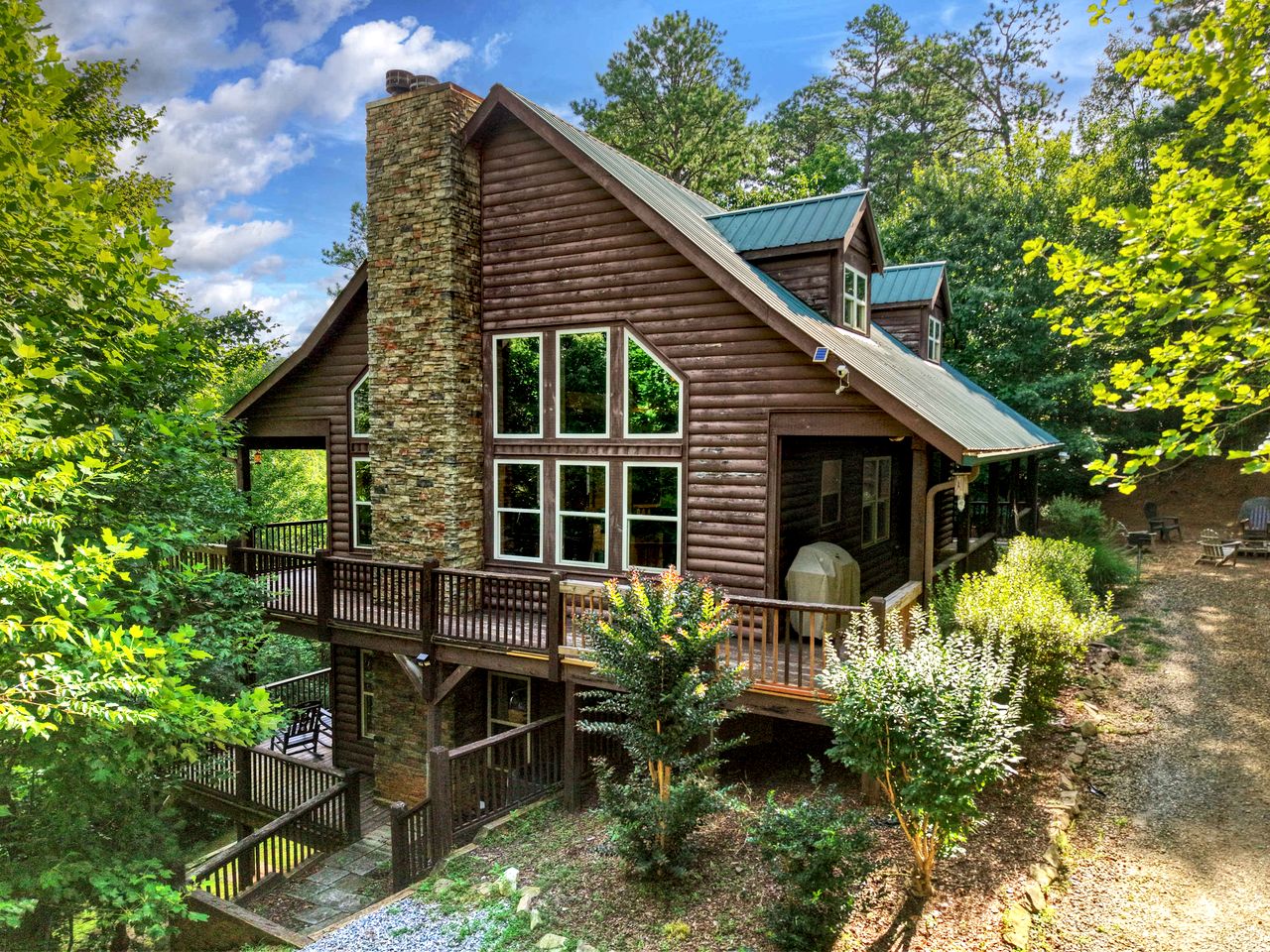Lush Mountaintop Cabin Haven near Chattahoochee River in Georgia