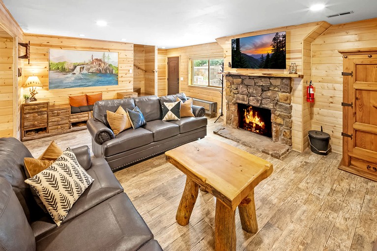 Cabins (United States of America, --, California)