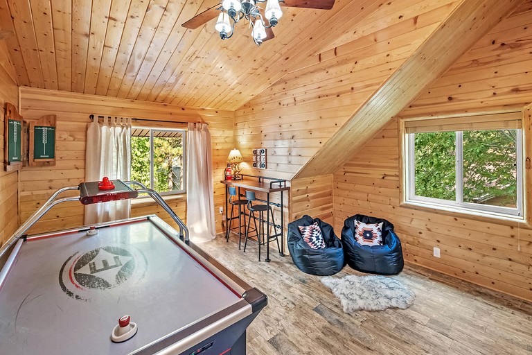 Cabins (United States of America, --, California)