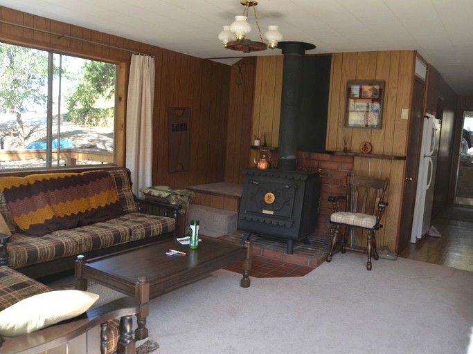 Cabins (Springville, California, United States)