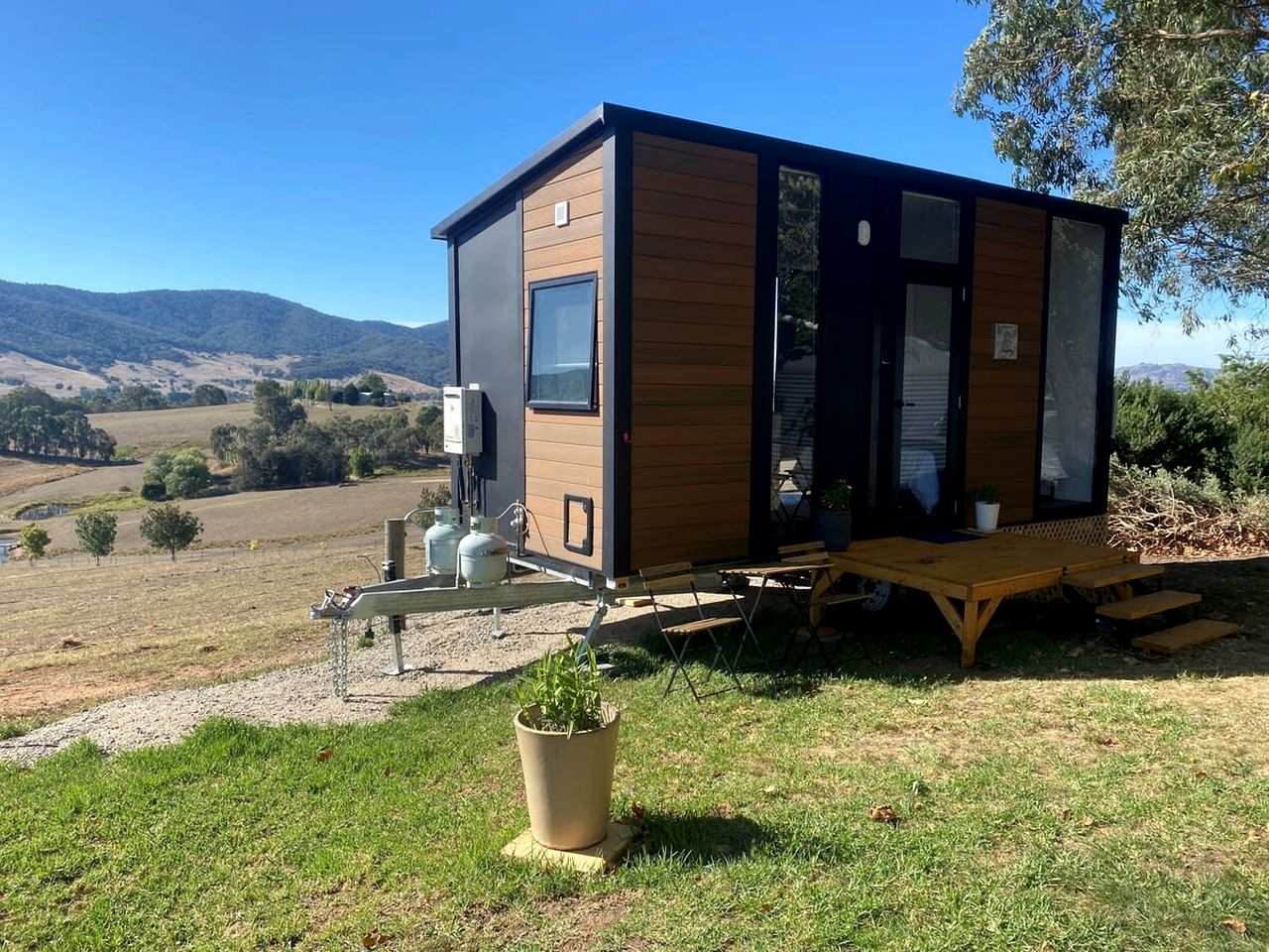 Stunning Tiny House with Fantastic Views in Osbornes Flat, Victoria