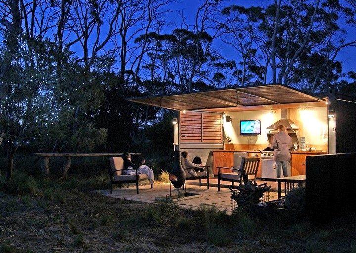 Cottages (Dolphin Sands, Tasmania, Australia)