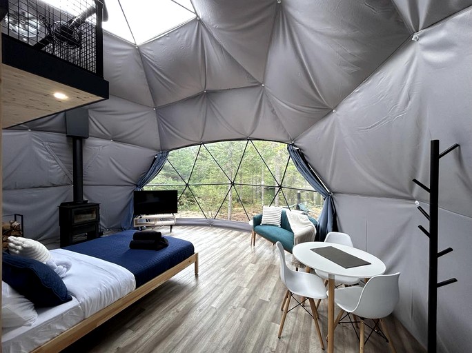 Domes (Canada, Matawinie, Quebec)