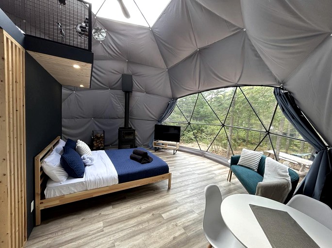 Domes (Canada, Matawinie, Quebec)