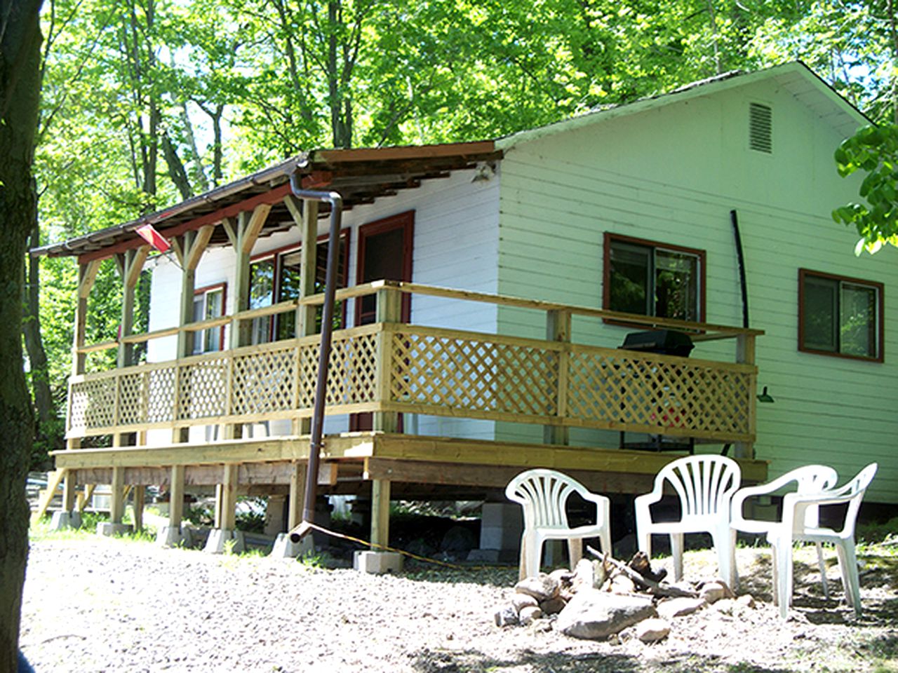 Cottages (Port Loring, Ontario, Canada)