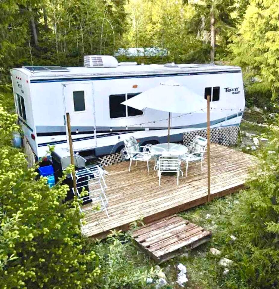 Glamping Caravan with Ocean Views in Halfmoon Bay, Perfect for a Weekend of Coastal Hiking