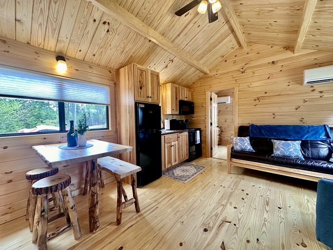 Cabins (United States of America, Milbridge, Maine)