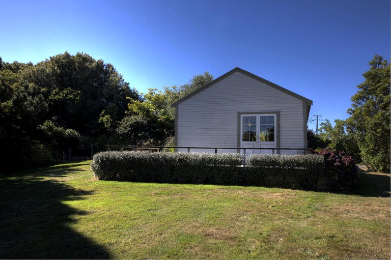Cottages (Johnsonville, North Island, New Zealand)