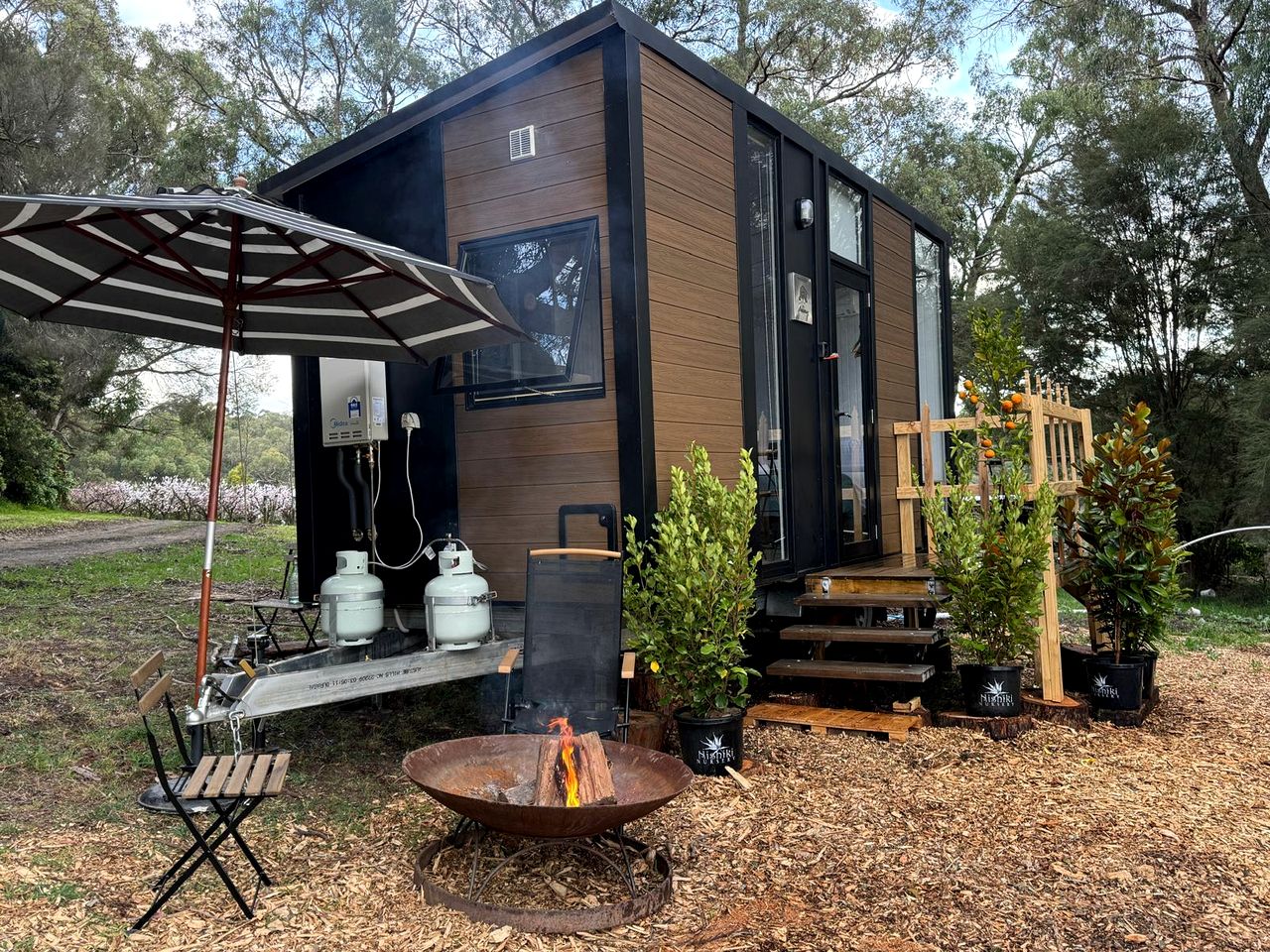 Gorgeous Tiny House with Fire Pit in Yarra Junction, Victoria