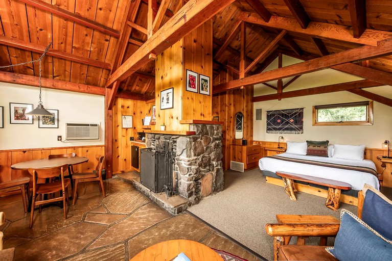 Lovely and Rustic Cabin Rental with Garden Views in Sedona, Arizona | Cabins (Sedona, Arizona, United States of America)