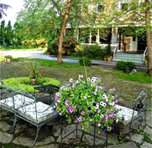 Nature Lodges (Orient, New York, United States)