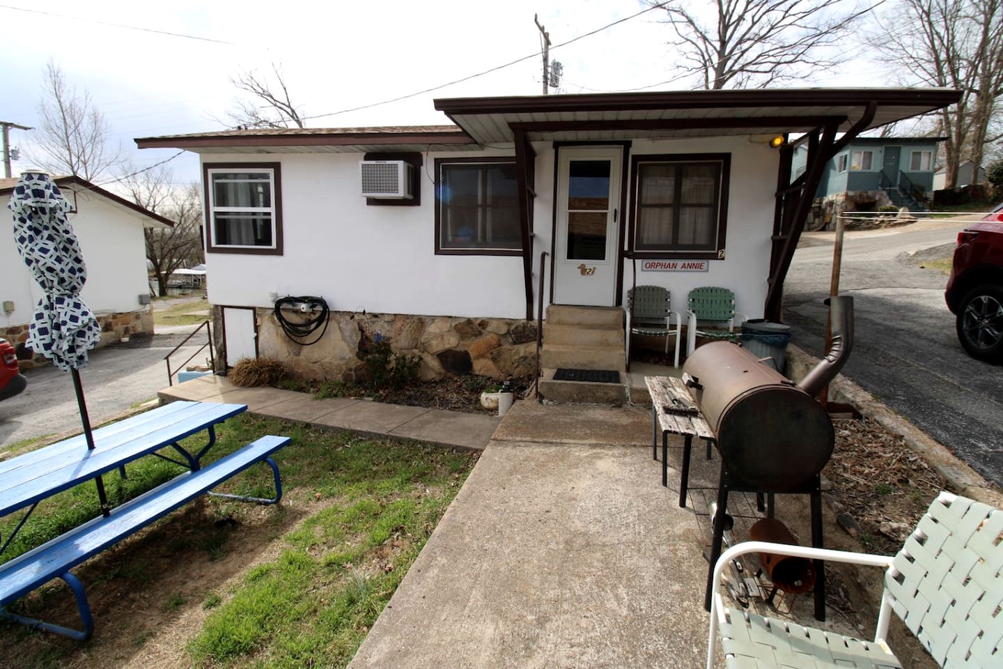 Cute Lakeside Cabin for an Unforgettable Fishing Adventure on Lake Taneycomo in Rockaway Beach, Missouri