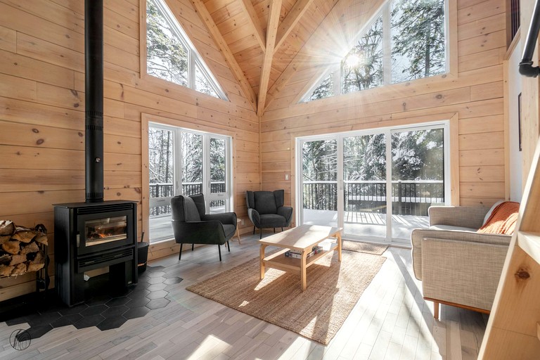 Vacation Rentals (Canada, --, --)