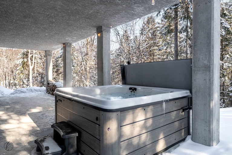 Vacation Rentals (Canada, --, --)