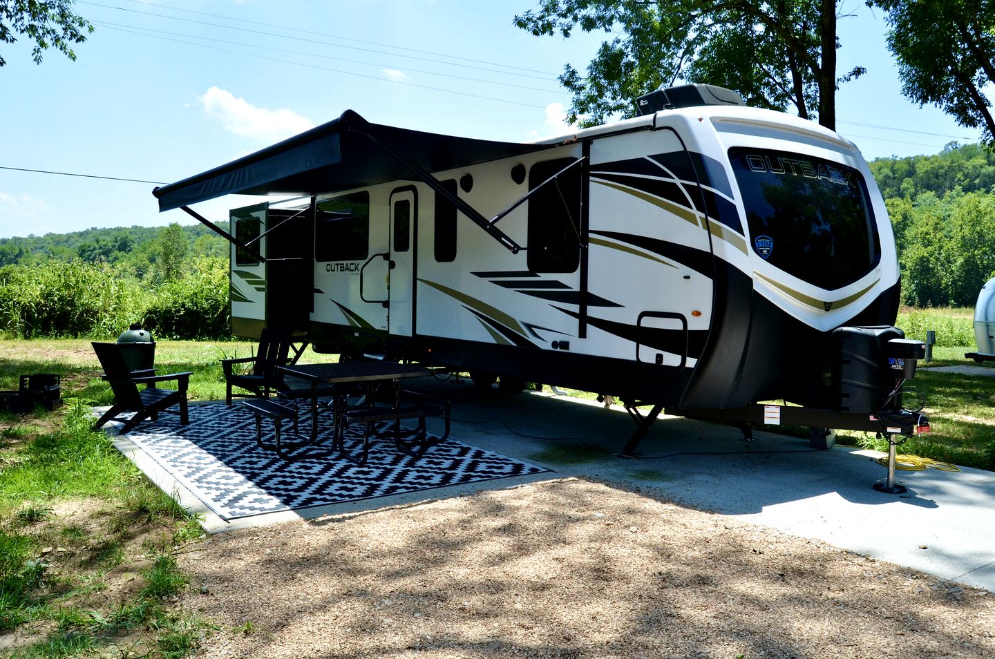 Amazing Caravan Placed in a Privileged Area in Branson, Missouri