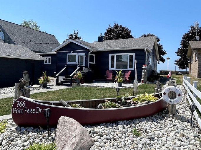 Cottages (Canada, Leamington, Ontario)