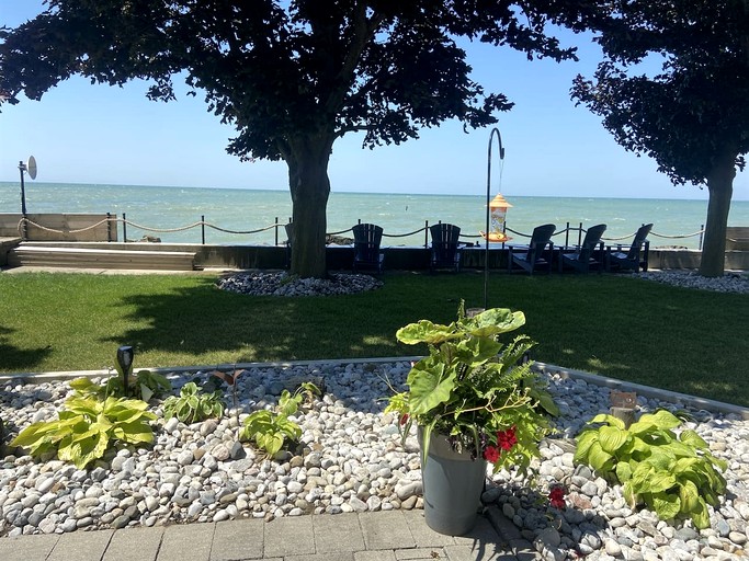 Cottages (Canada, Leamington, Ontario)