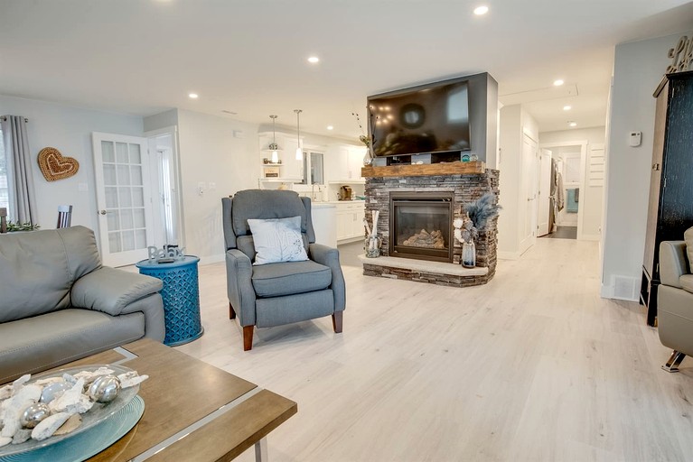 Cottages (Canada, Leamington, Ontario)