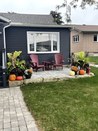 Cottages (Canada, Leamington, Ontario)