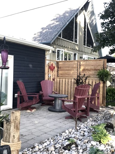 Cottages (Canada, Leamington, Ontario)