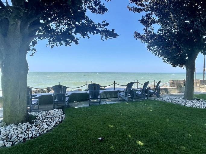 Cottages (Canada, Leamington, Ontario)