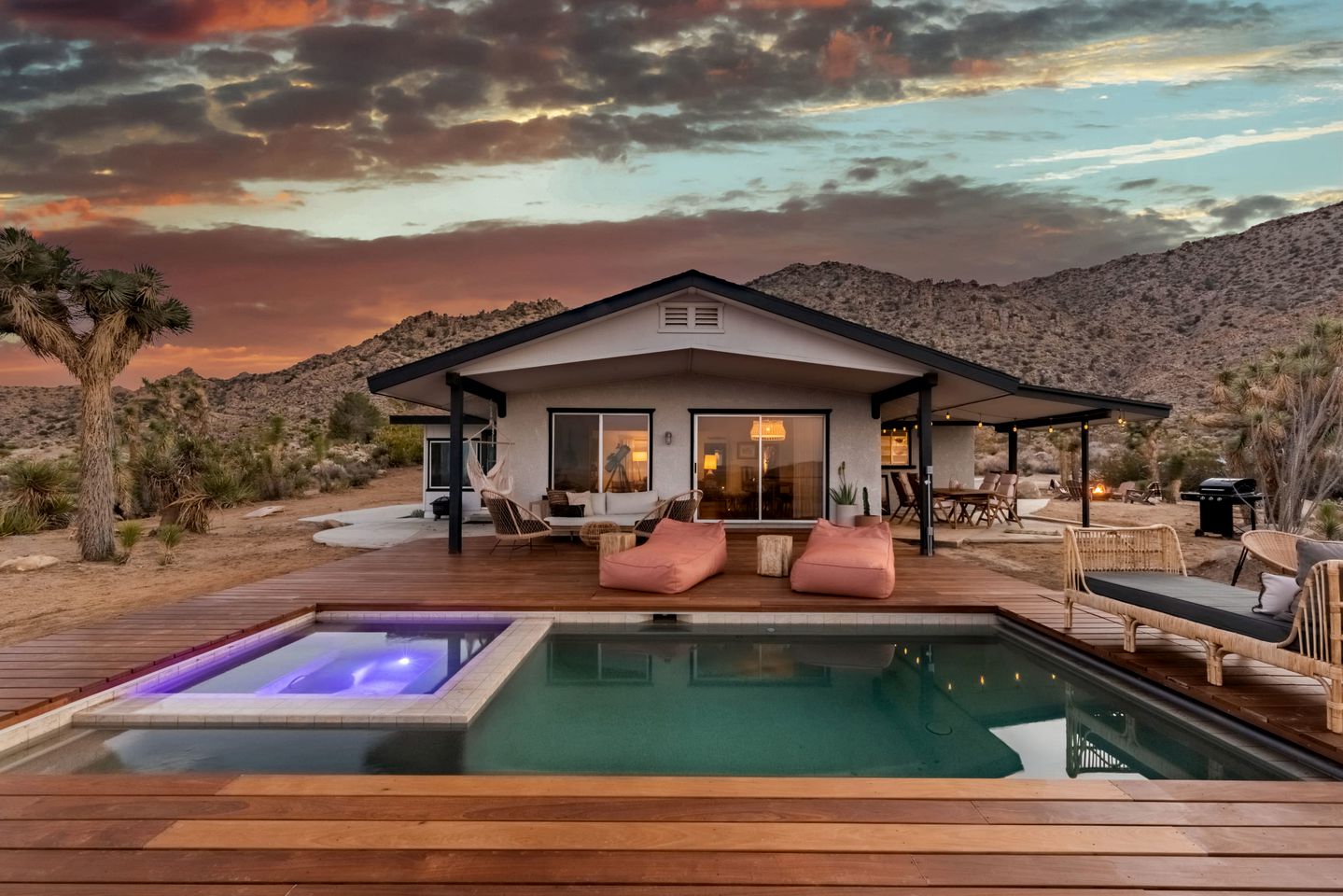 Elegant Vacation Rental with Swimming Pool and Barbecue in Joshua Tree, California