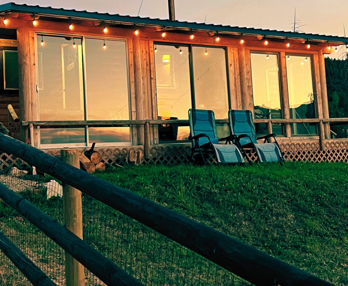 Amazing Log Cabin with Stunning Views in Conner, Montana