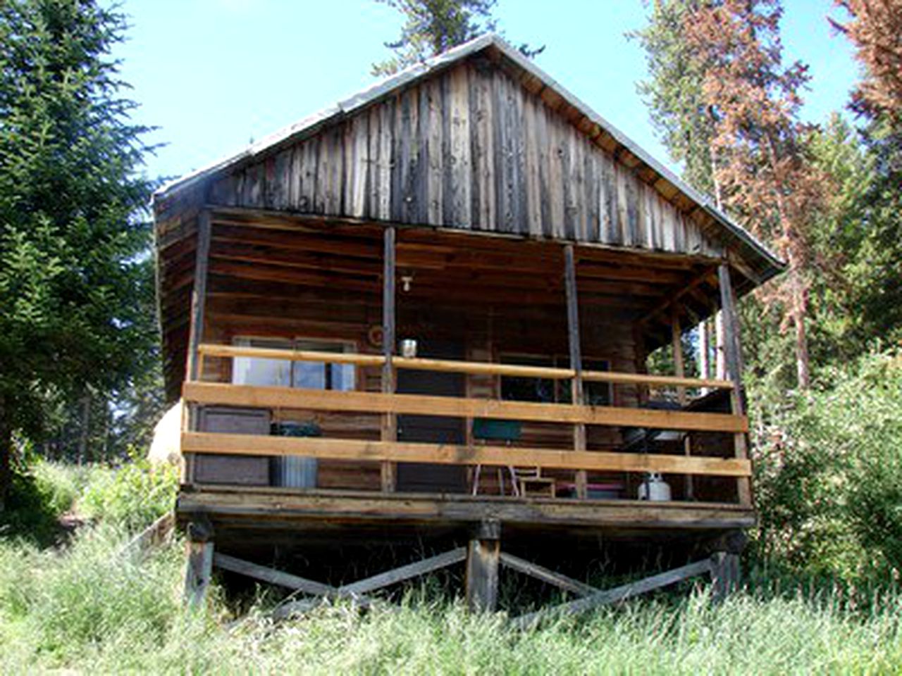 Cabins (Lake Country, British Columbia, Canada)