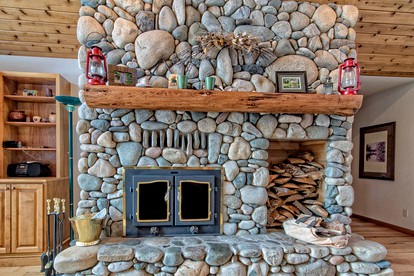 Cabins (Absarokee, Montana, United States)