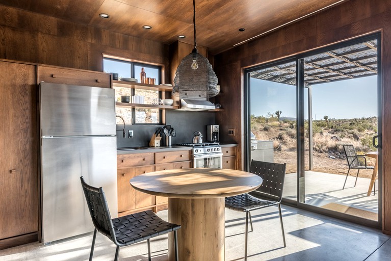 Amazing Rustic Vacation Rental with Hot-tub and Fire Pit in Joshua Tree, California