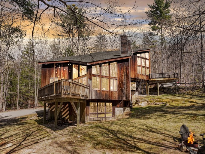 Peaceful Four Bedroom Cabin Retreat in North Conway New Hampshire Near Cranmore Mountain